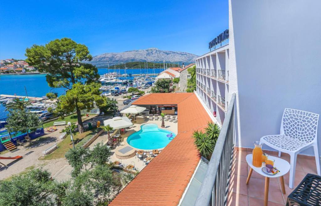 Hotel Lumbarda Exteriör bild
